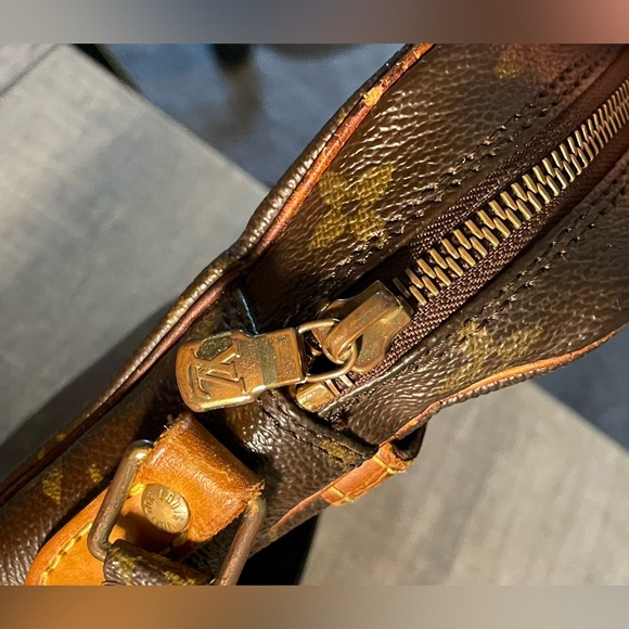 SOLD: Louis Vuitton Monogram Danube Crossbody w/ dust bag 💕Host Pick💕 - Picture 14 of 16